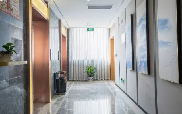 Century Hua Yue Hotel
