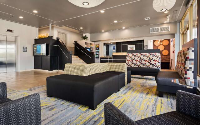 Best Western Plus Milwaukee West