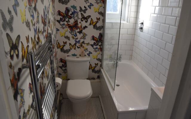 2 Bedroom Brixton Flat Near Train Station