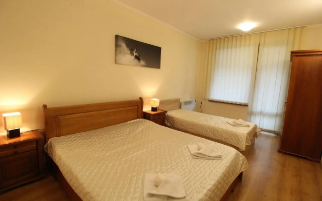 Pine Tree Apartment 3 - B3