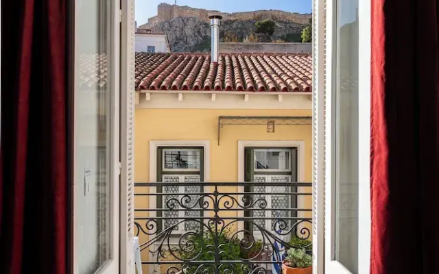 Athenian Getaway Villa by Athenian Homes