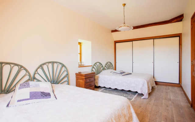 Charming And Romantic Domain With 5 Gites