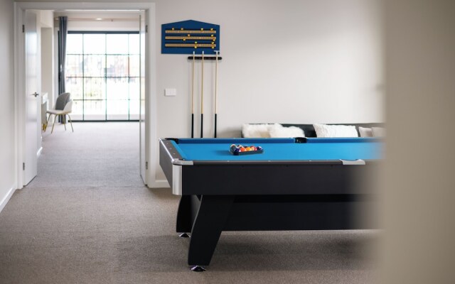 StayAU Spacious 6BR House Pool Table