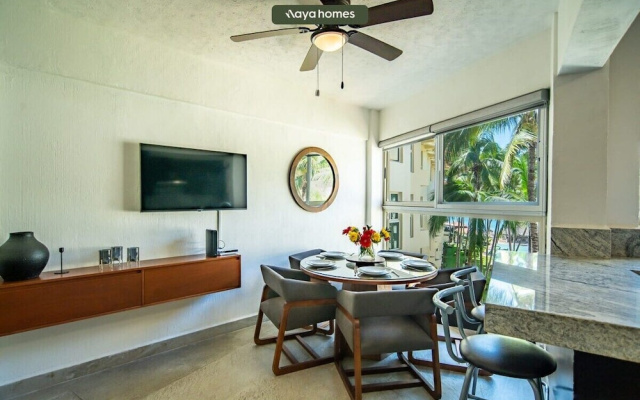 Beachfront 2BR Condo - Pool - Blue Flag Beach