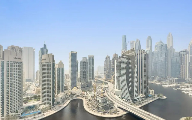 WelHome - Stunning High-Rise with Canal View Near MarinaMall