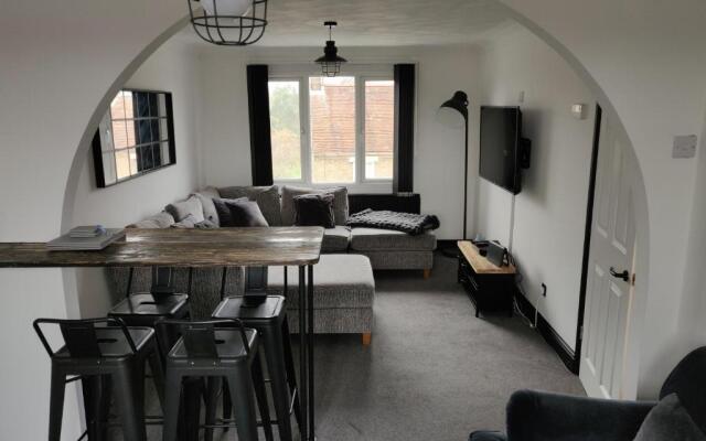 Riverside Park Penthouse Apartment In St Neots