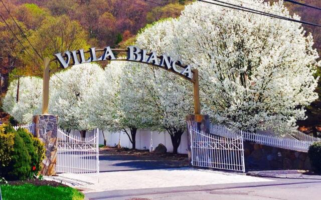 Villa On The River Inn