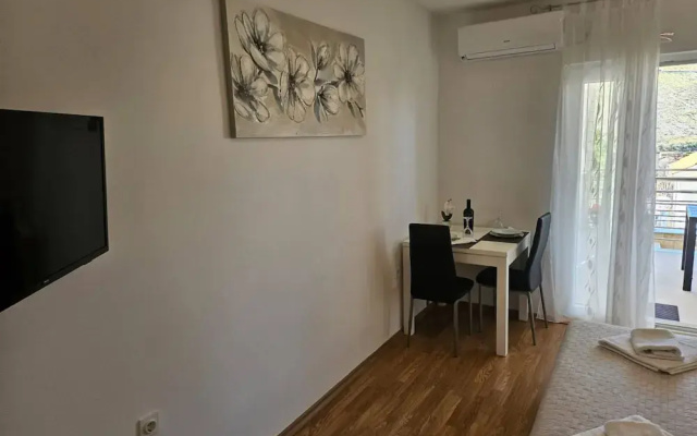 Cozy Studio Apartment in Grebastica