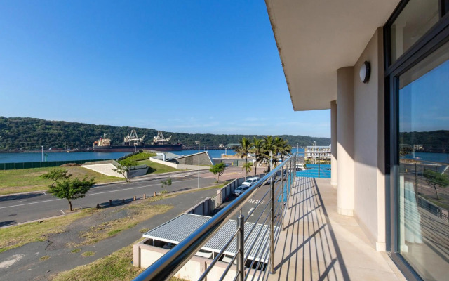 uSHAKA WATERFRONT - SPACIOUS SUBLIME STUNNER