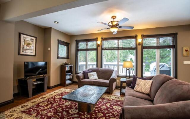 Mountain Gateway by Revelstoke Vacations