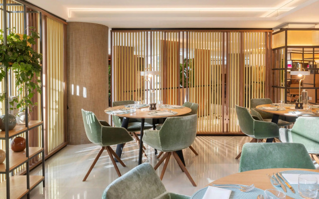 Melia White House Apartments