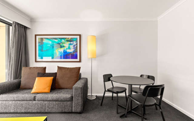 Sleek 1-bed by Jubilee Park With Pool – Guest Rooms – Sydney
