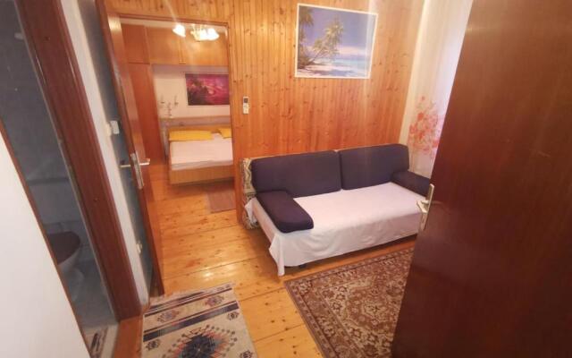 Apartment Andrija 21 pax