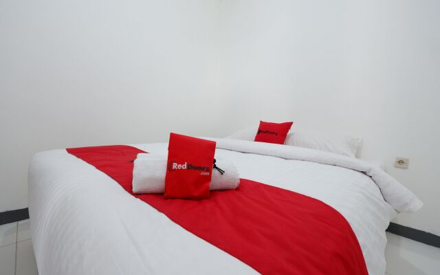 OYO 90426 Near Mall Ciputra 2