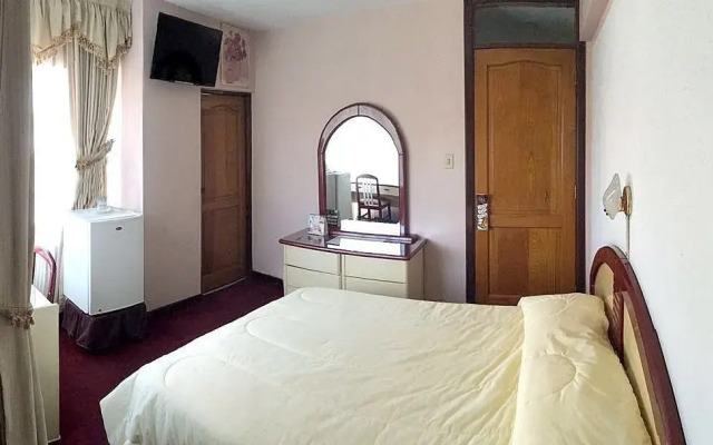 Americana Hotel