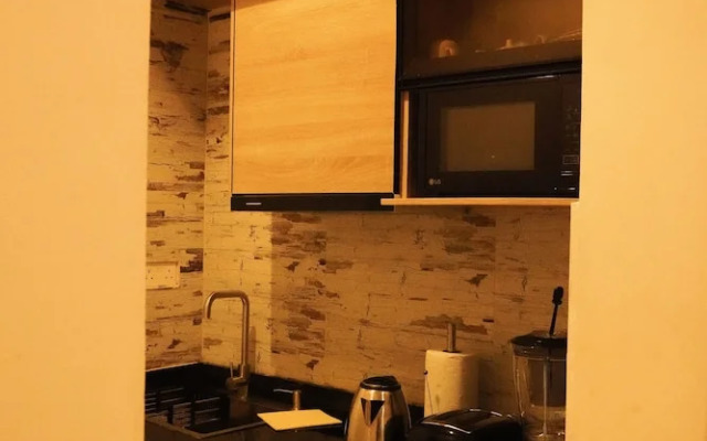 Adeloo Suites