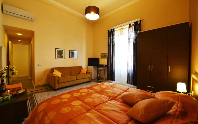 * 1 * 7 * 4 * Via Roma, Rooms Breakfast, B&B