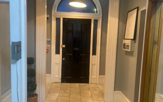 Clifton House Hotel - B  B