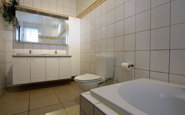 House With 4 Bedrooms in Bertrix, With Enclosed Garden and Wifi