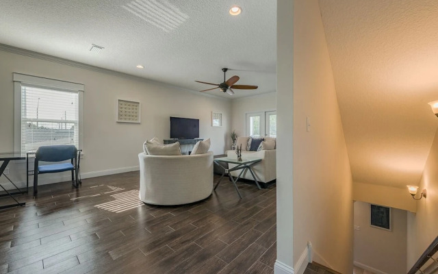 Luxury Living - Modern Beach Townhouse