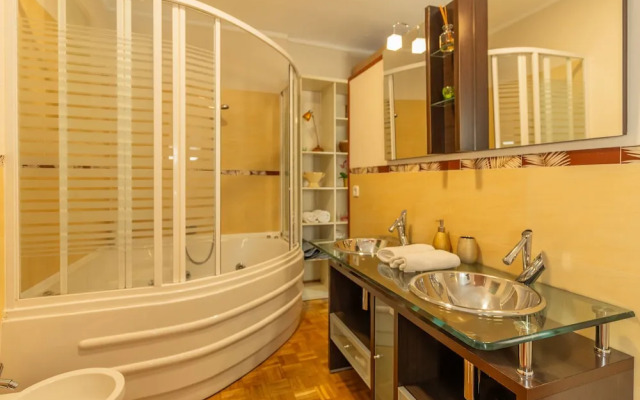 M Vdp17 Amplio Apartamento de Tres Dormitorios e