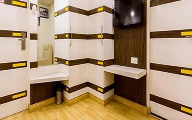 FabHotel Sholas Residency