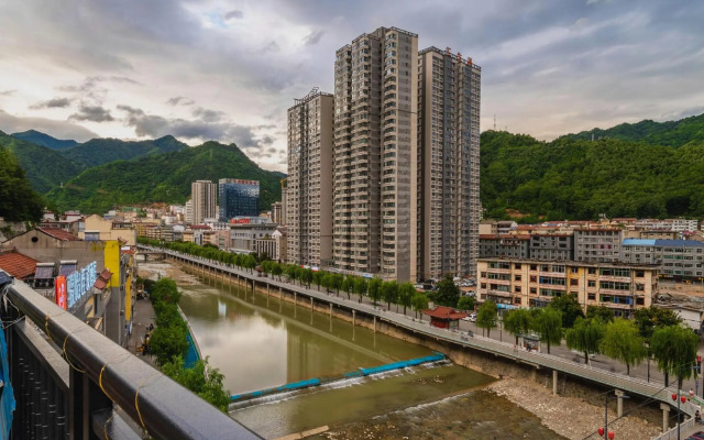 Yayue Hotel (Shangluo Yishui Jinyang Unit Shop)