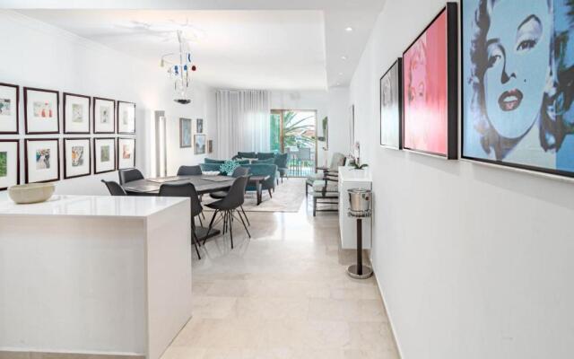 CB1- Sweet flat, shared pool in perfect location