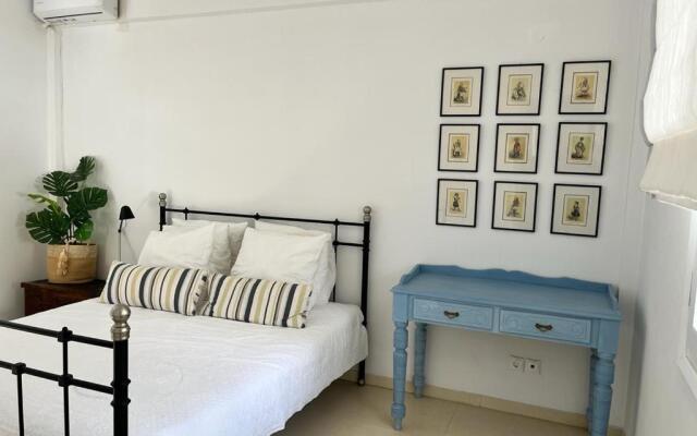 5 Bedroom Villa with Private Pool, Saronida, Athens Riviera