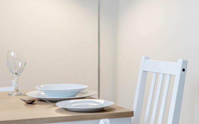 Luxury 1 Bedroom Apartment with Parking