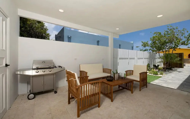 Brand NEW Private Pool King Beds Palmbeach