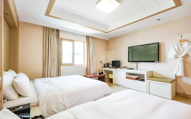 Charlot Castle Hotel
