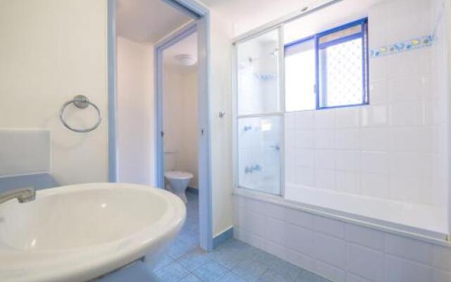 Jade Waters U4/ Latona Ave