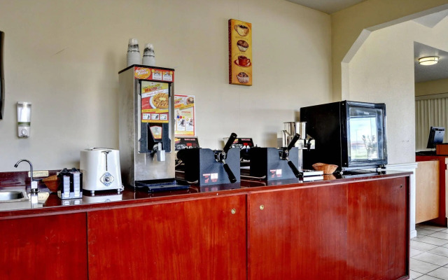 OYO Woodland Hotel and Suites