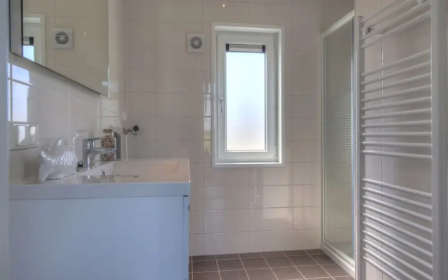 Comfortable Chalet With Combi Microwave, Near Rockanje