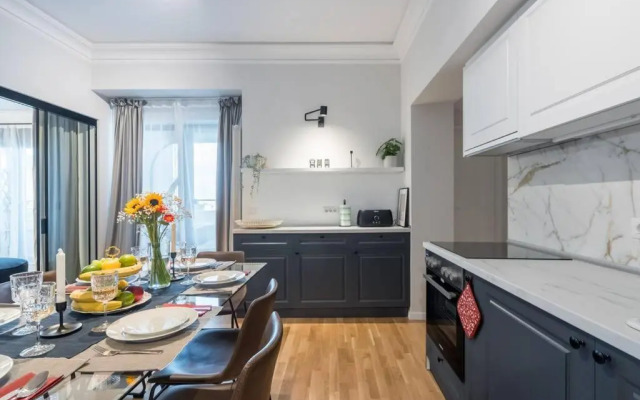Sunny 3BR Midtown Flat - Amazing View Balcony