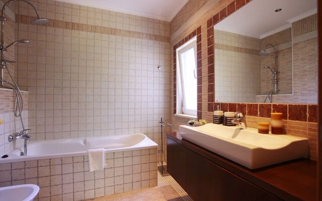 Outstanding Villa Very Well Located Near The Beach