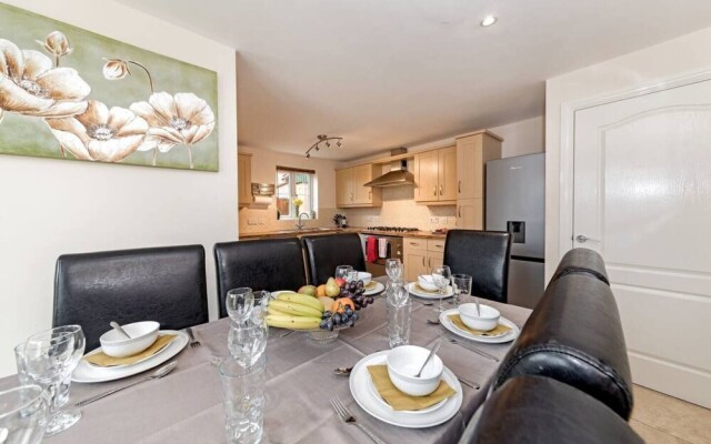 Large 5BR Home in Bedford Ideal for big Groups