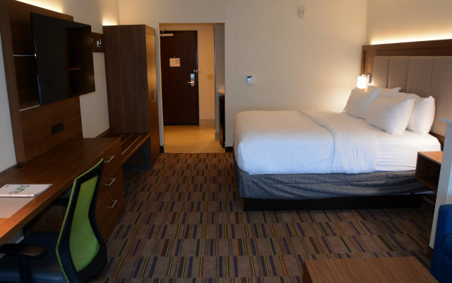 Holiday Inn Express & Suites Pittsburgh - Monroeville