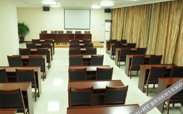 Pufeng Shengrui Business Hotel