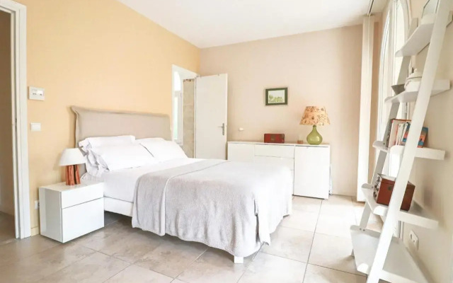 Splendid villa, garden & jacuzzi, 200m from beach