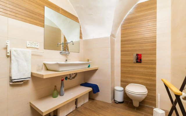 Private House 5 BDR In Mamilla up to 12 People !