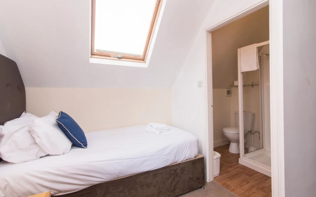 The Linden Leaf Rooms - Classy Studios