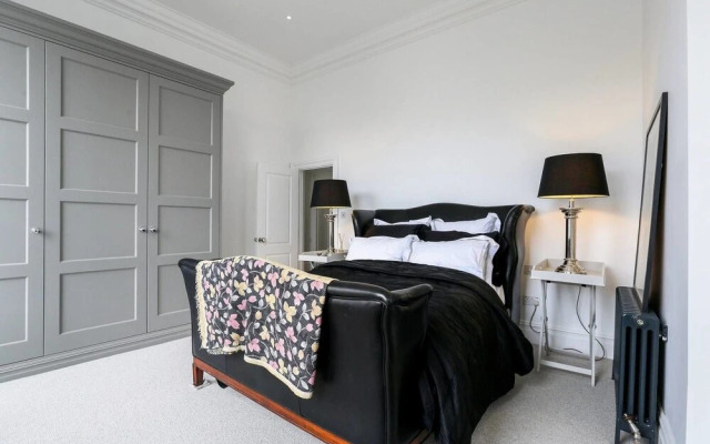 Luxury Apt W/stunning Views From Balcony & Parking