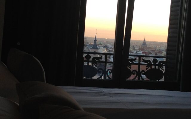 Hostal Gran Via 44