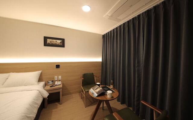 Harbor Hotel