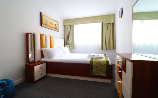 Queen Stay Apartments