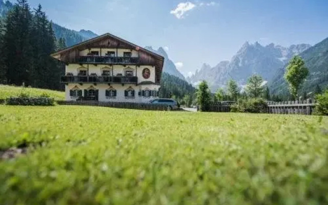 Hotel Dolomitenhof & Chalet Alte Post
