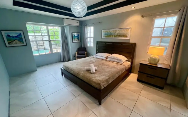 Pool and Jacuzzi Vacation Home