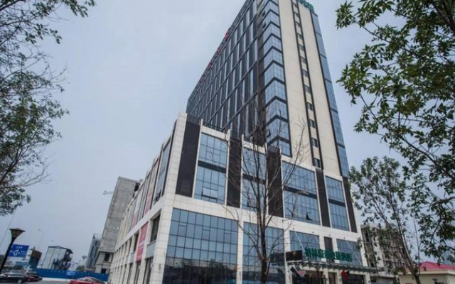 GreenTree Inn (Qinghuangdao Railway Station Square)